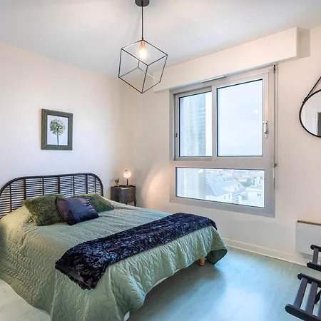 La Houle, Face Apartment